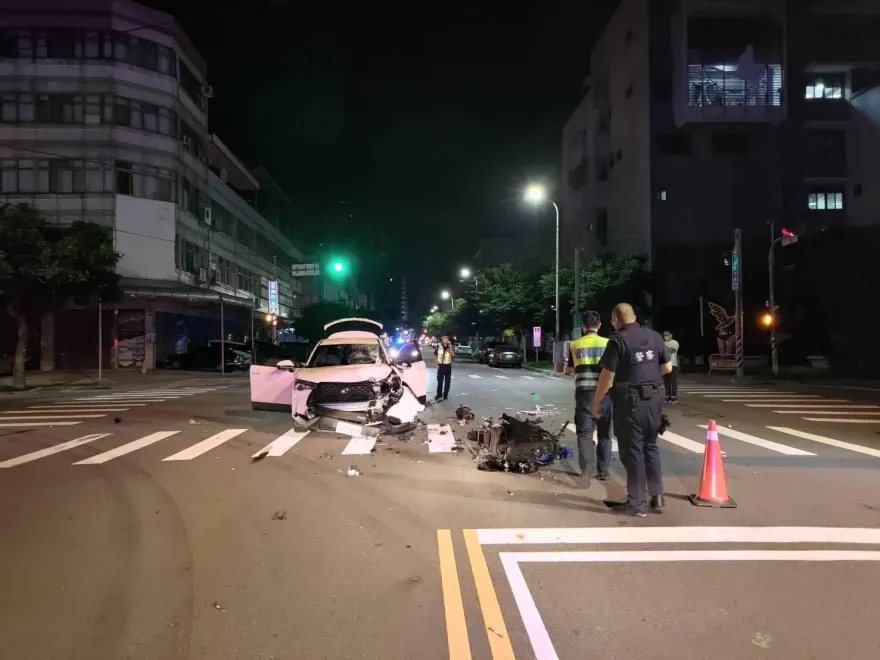 快訊/台中南屯「死亡車禍」！21歲外送員半夜騎車　慘遭計程車撞死