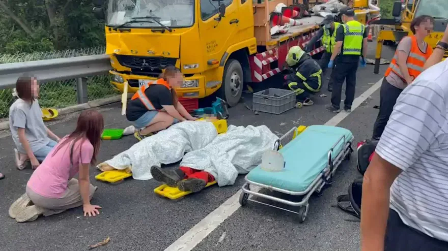 快訊/國3死亡車禍！聯結車撞緩撞車2工人　家屬淚崩癱倒