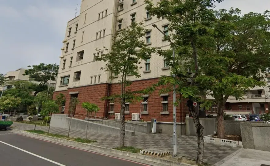 快訊/反鎖房內！父母叫門不應警消破門遲一步　嘉義女「倒臥床邊身亡」