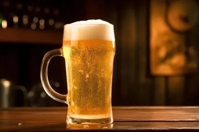 喝啤酒排結石？泌尿科醫師破解「尿路結石」最佳解法：喝錯恐悲劇