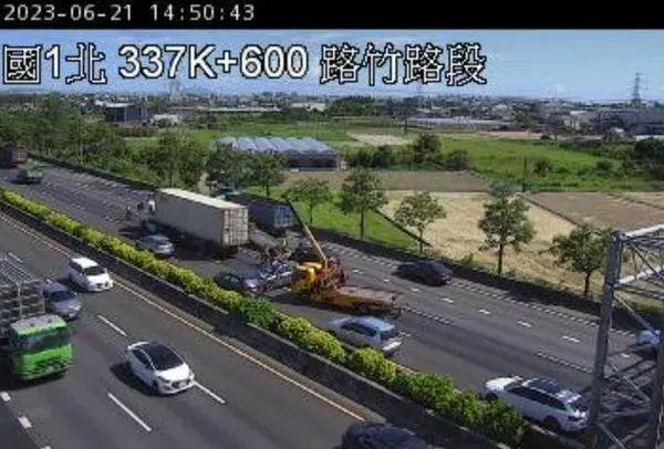 快訊/國道1號南向337.6k處4車追撞！車流「紫爆」回堵10公里