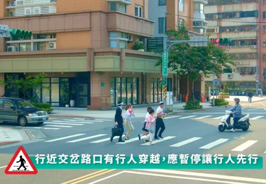 斑馬線有人「無論遠近須停讓」！交通新制30日上路
