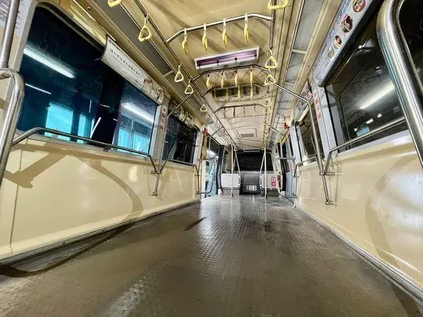 快訊/上班族崩潰！文湖線劍南路站「車門故障」　北捷急疏260人下車