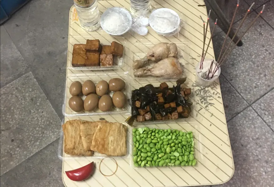端午節拜拜！媽媽擲筊卻接連笑杯　竟然是「這件事」讓地基主沒吃飽