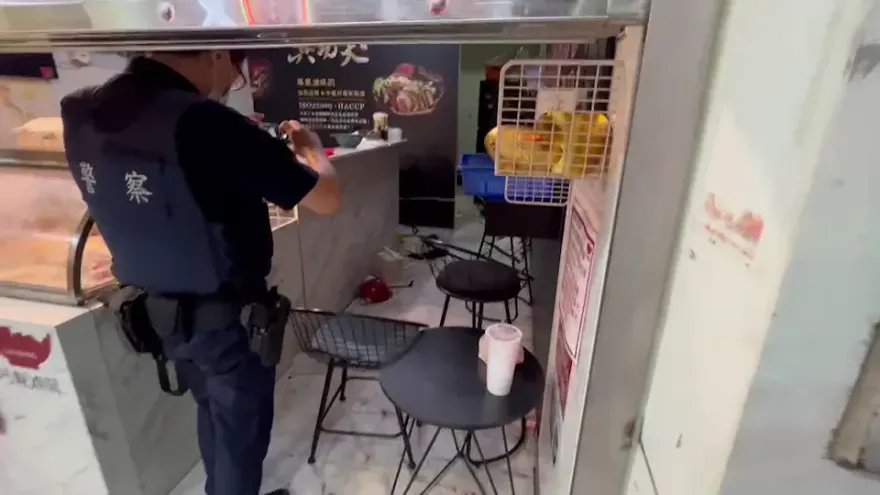 影/高雄滷味攤闆娘深夜遇襲！「榔頭重擊」頭破血流倒地　竟是老公家暴下毒手
