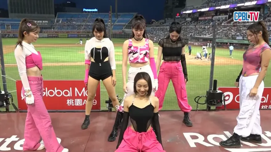 影/最辣台韓大戰！樂天女孩舞鬥Lotte女孩　網讚：至少女孩拚贏了