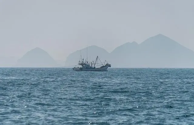 菲律賓漁船22日凌晨遇海象突變翻覆　船上23人2死7失蹤