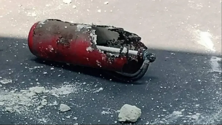 震驚！泰國高中消防演習「滅火器突炸裂」　學生遭砸中當場死亡