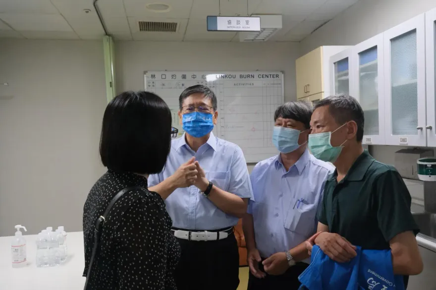 竹北氣爆案/赴林口長庚慰問傷者　楊文科：全力協助醫療、重建家園