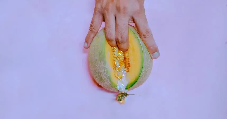 喪夫太痛得了「寡婦之火」！媽媽瘋狂與5男一夜情　女兒嘆：她很享受