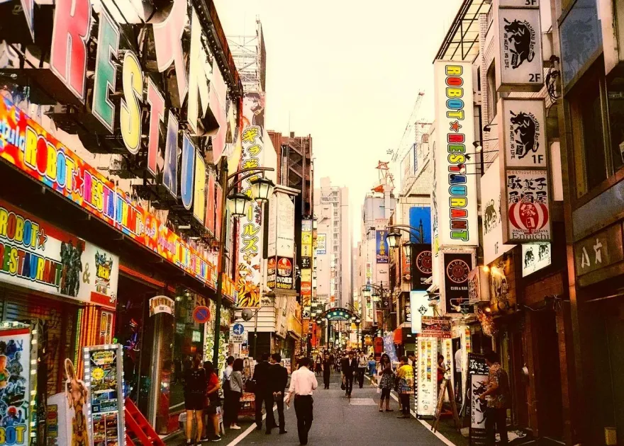 旅日遇台人「吃飯大嗓門」超丟臉！律師汗顏：趕緊吃完買單