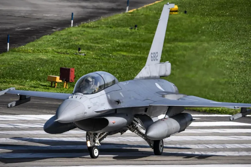 快訊/1個月內第3起故障事件！F-16V戰機「燈號異常」轉降清泉崗基地