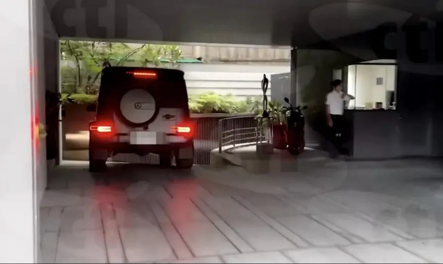獨/行蹤曝光？黑人否認性騷神隱　愛車G-Car下午疾駛返豪宅
