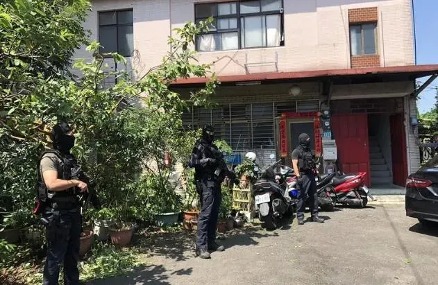 快訊/「漸凍人」陳志明再犯案！警匪駁火　新店家中搜出槍毒