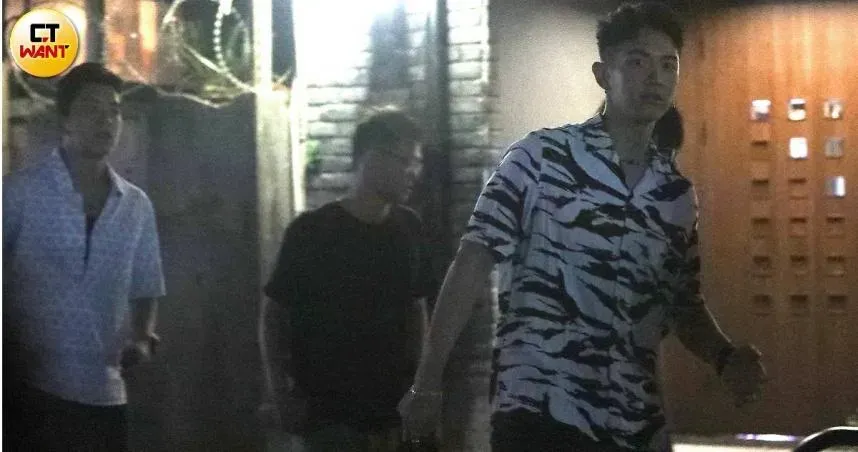 昔兄弟情全被挖！柯震東陪王大陸度過低潮…當好哥兒們又當好鄰居
