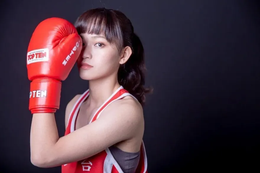 暴擊日本格鬥美女噴鼻血　「台灣妖精」王靖蓉曬腹肌：線條真的絕了