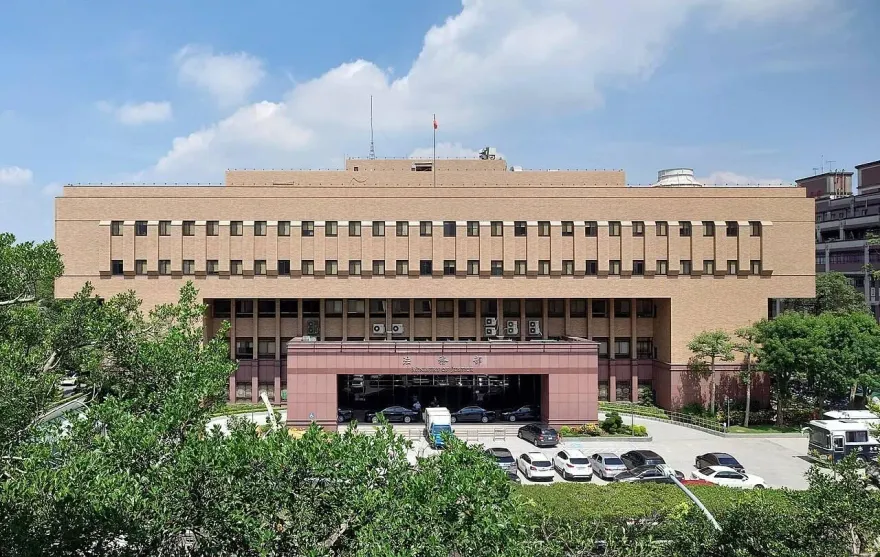 男檢察官被女大生騎車不慎擦撞　不滿賠償金額竟要求「以身相許」恐丟飯碗