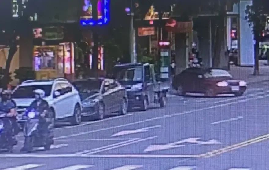影/高雄開車撞民宅！是「應召大亨」據點　駕駛「殺人未遂」遭羈押