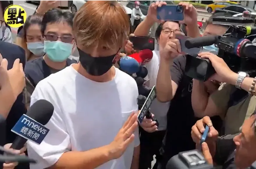 快訊/炎亞綸遭耀樂控性侵、偷拍！今無預警現身警局偵訊…前往婦幼隊說明