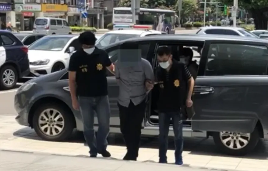 影/北市美語補教師廁所偷拍　被害女童拼出狼師姓名警逮人送辦