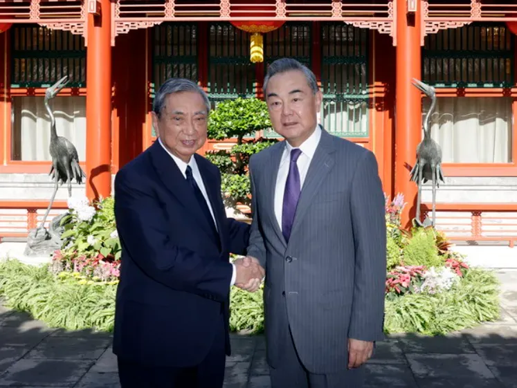日人鼓吹「台灣有事就是日本有事」　王毅告誡：荒謬又危險