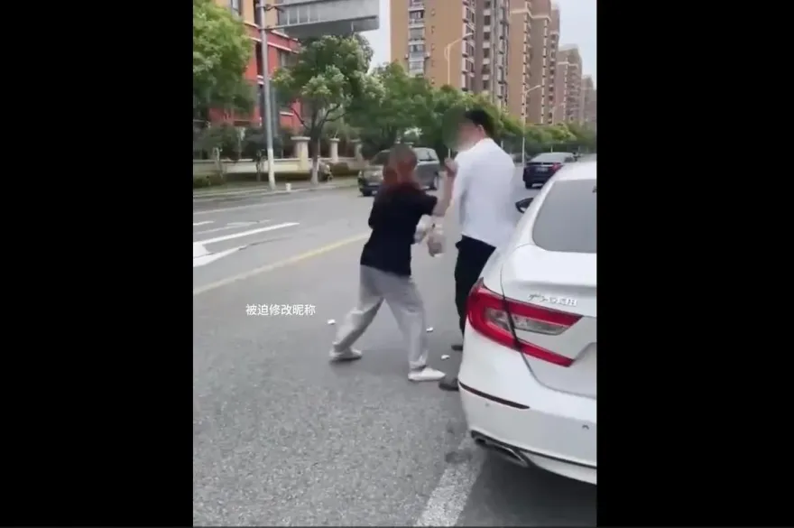 影/不滿渣男劈腿「叫車來一發」　女被拒絕大暴走「打砸網約車司機」