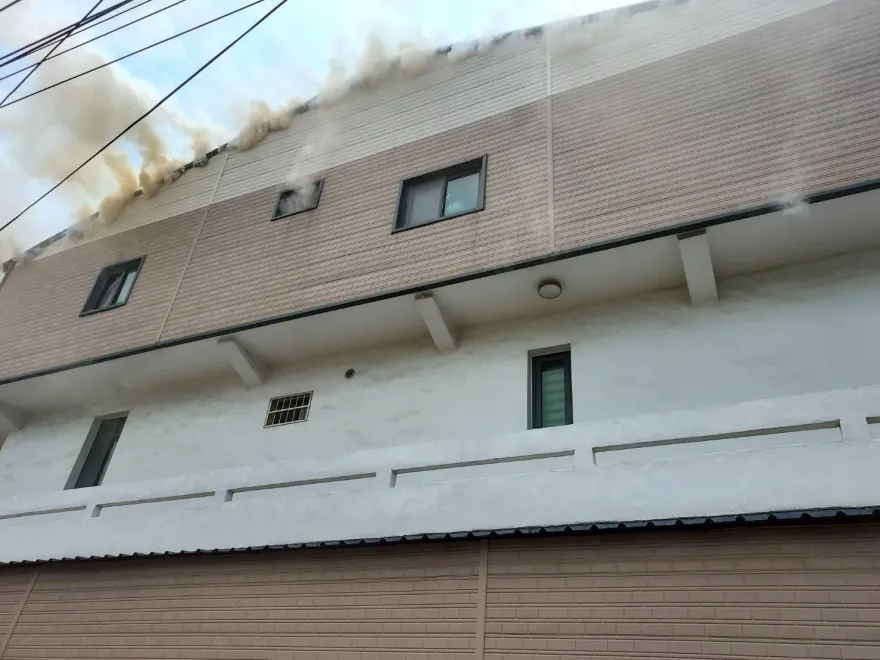 影/疑平板充電爆炸！員林透天厝大火　屋主忍痛60%燒燙傷下樓沖水