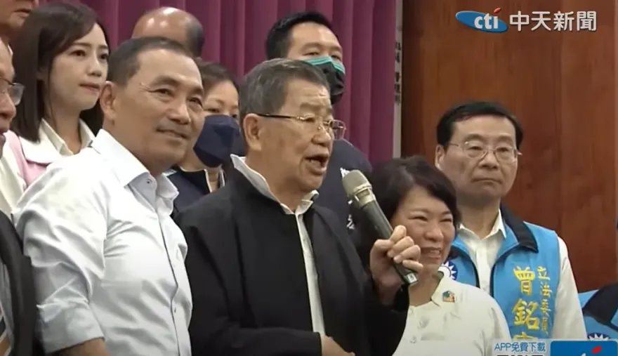 影/蕭萬長頂燒聲力挺！侯友宜：全力以赴讓人民擁安心生活