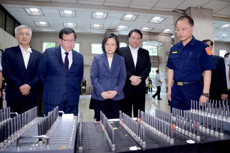 總統蔡英文視察刑事局　檢視打詐成果慰勉警察同仁辛勞