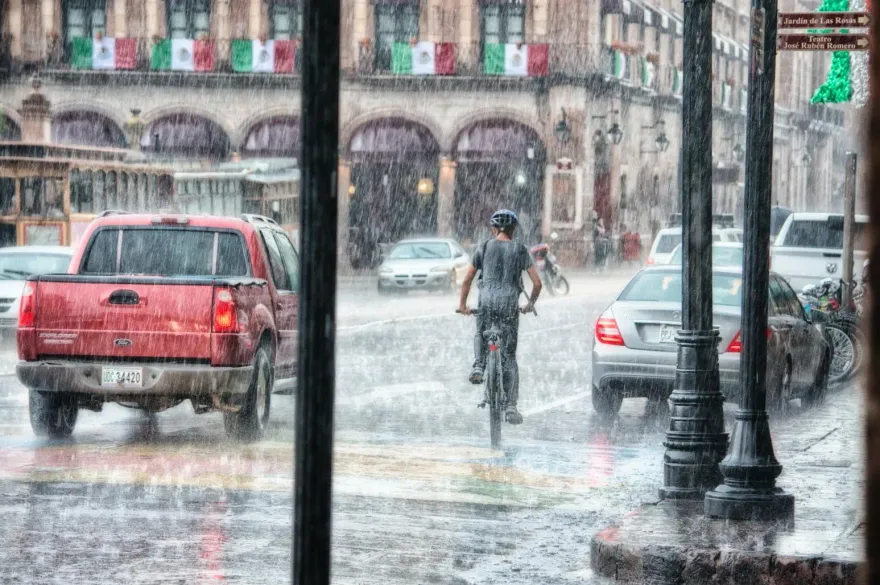 11縣市雨彈來襲！一路下到晚上　「這些地方」防冰雹、雷擊