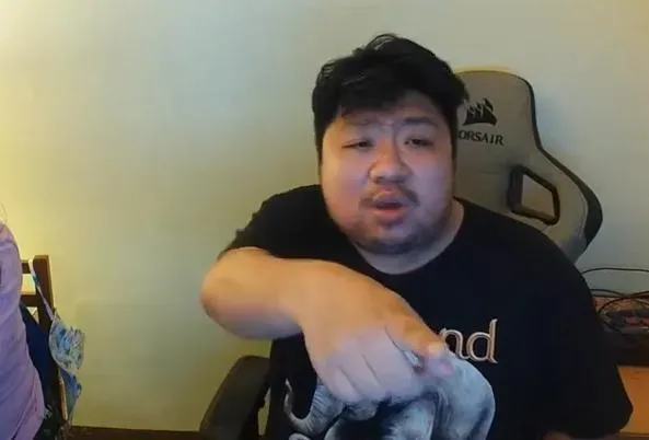 快訊/統神評黃子佼遭酸戀童癖　直播怒吼吳崢：做人太無恥