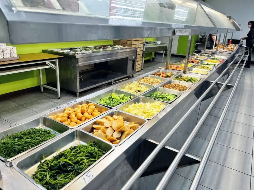 白飯之亂翻版！和男友喝便當店「免費湯清桶」遭制止竟嗆：錯在哪？她尷尬逃離