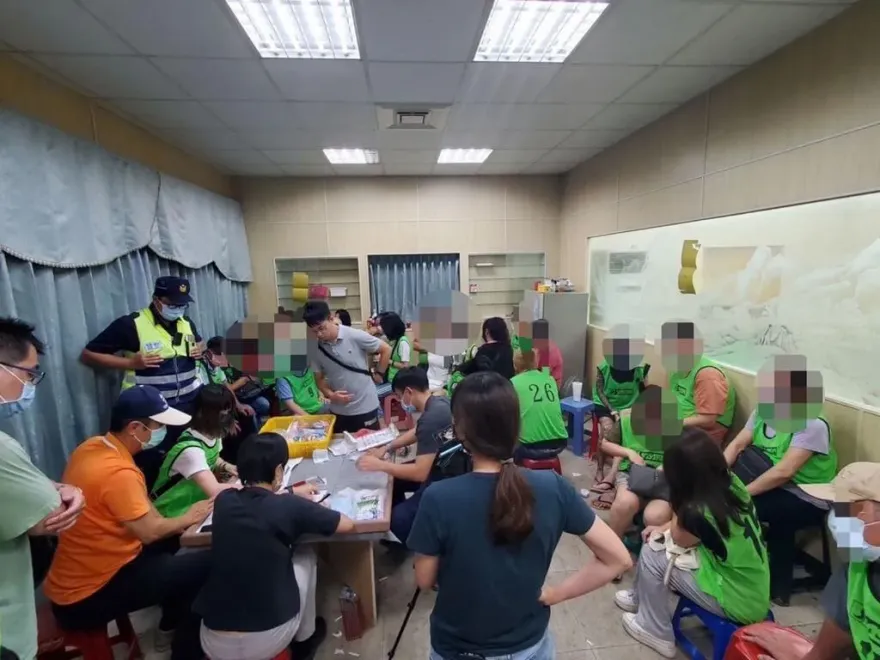 屏東警搗天九牌賭場！網收34人賭博罪移送