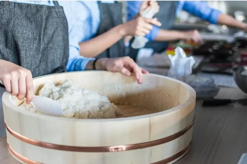 取消免費改成1碗10元！「白飯之亂」讓業者心戚戚　坦言「店裡越來越多與資財營學生一樣的客人」