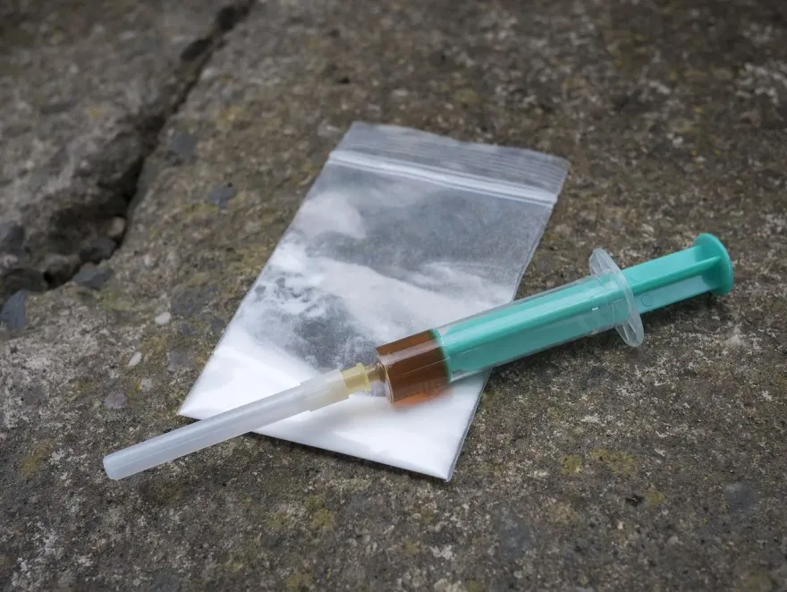 吸食「笑氣」無法解憂！開趴濫吸恐癱瘓危及生命