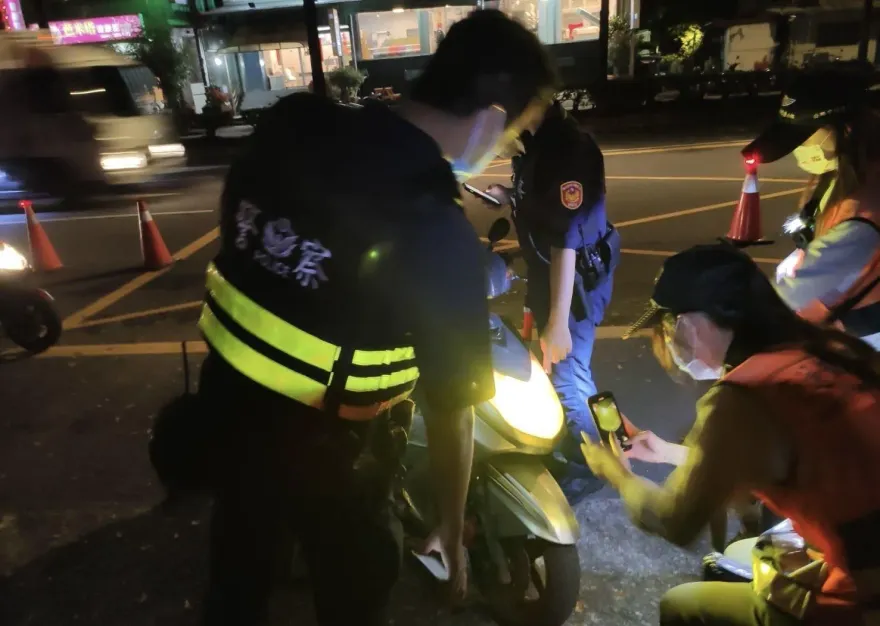 暑假特產多！板橋警監聯手出擊　取締違規改裝車28件