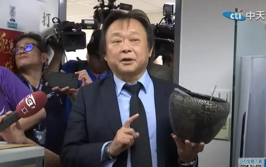 「超思」之亂王世堅直呼太離譜　網暴動：南北蛋蟲一起串連