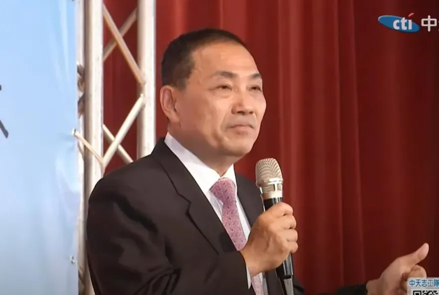 影/不捨侯友宜被批「草包」　哥哥拋新解力挺：草地好吃的包子
