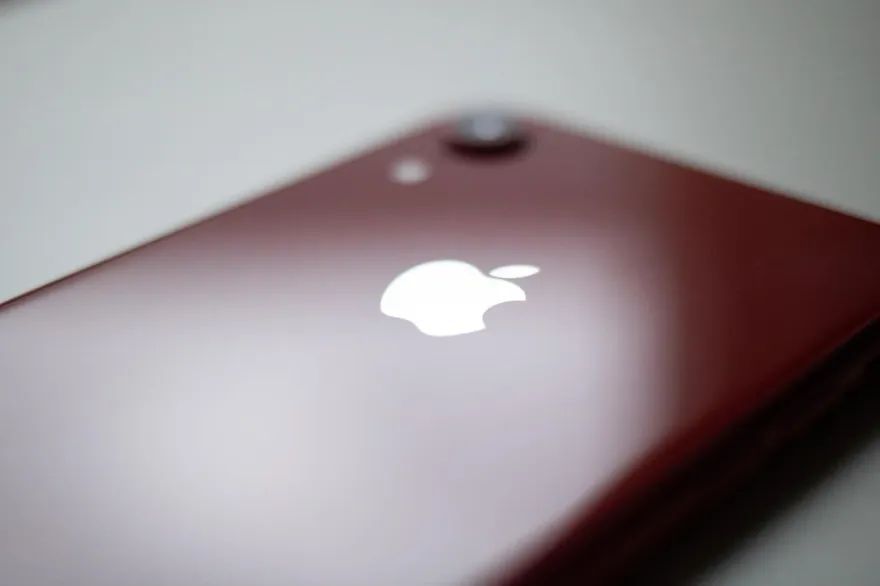 iPhone15上市倒數計時　業者曝舊機最佳售出時間：再晚賣價格直貶65％