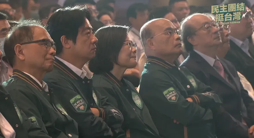 人民頂烈日上凱道怒吼　蔡政府卻在吹冷氣　他曝民進黨最大危機