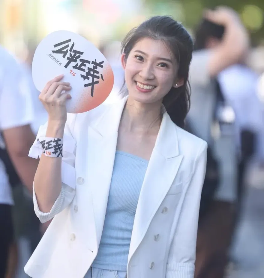 獨/韓國瑜在等723後新信號？「最美發言人」李明璇洩2人訊息內容