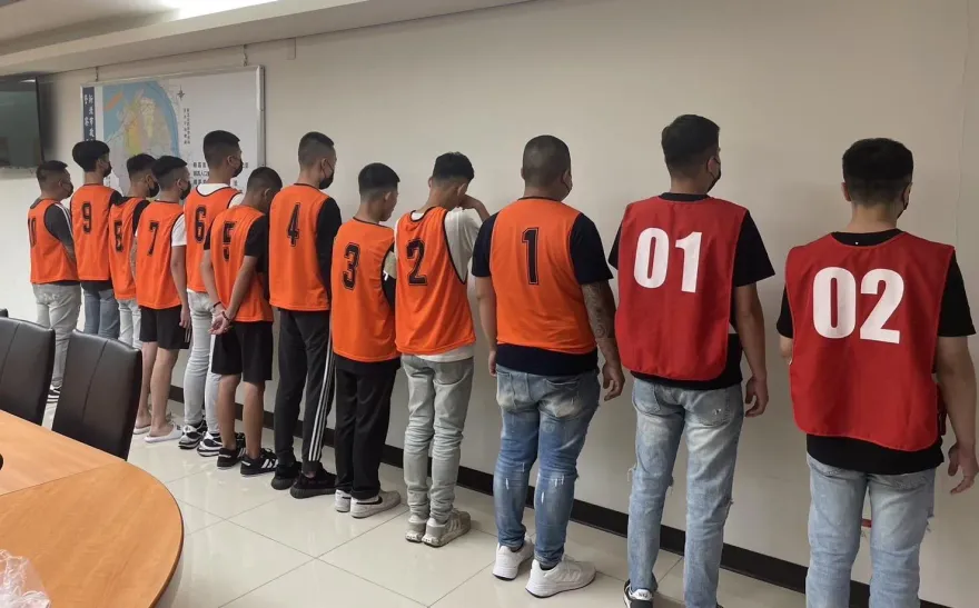 影/行車糾紛3台雙B遭10多人狂砸　警連夜逮12人到案