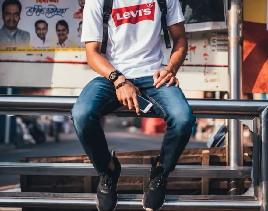 LEVI'S牛仔褲跌落神壇？「打到骨折」也沒人買　年輕人嘆：穿的都大叔