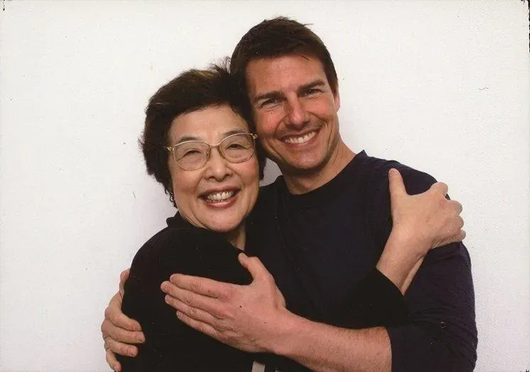 合作阿湯哥30年！86歲退休翻譯洩巨星私下暖舉…被邀當嘉賓喊話「陪在我身邊就好」