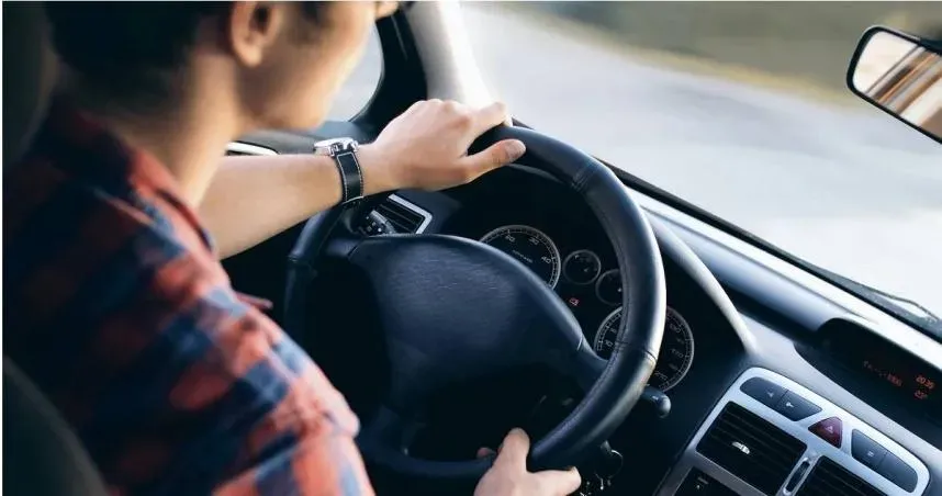 上班途中「撞到他老婆車」　主管竟說：換新車不用賠！結局神展開