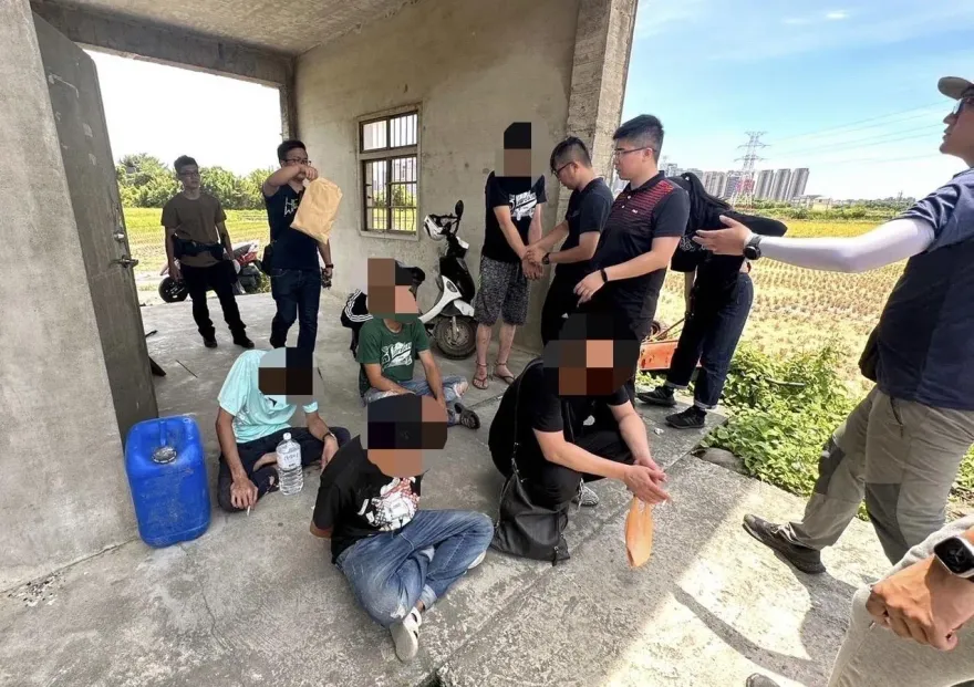 影/竹北廢棄屋成毒窟　警掃蕩逮6人查獲槍毒