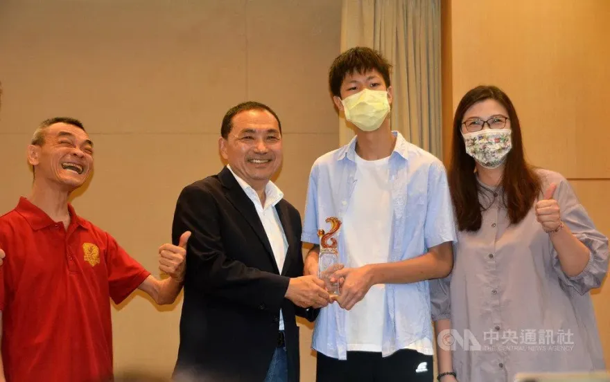 新北4學子獲總統教育獎　侯友宜讚樹立生命典範