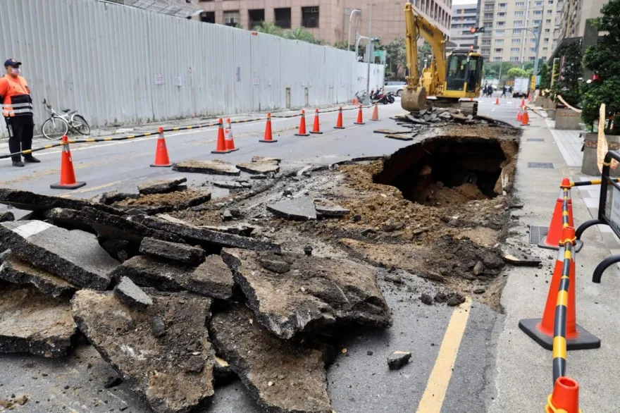 竹北天坑調查結果出爐！莊敬六街續封街　另3道路無明顯異常可通行