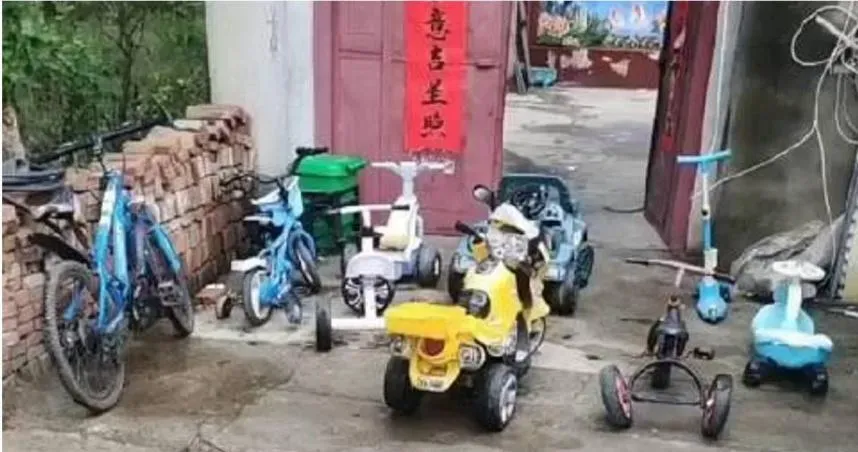 兒子邀朋友來家中作客　父親回家見門口「豪車雲集」看傻眼