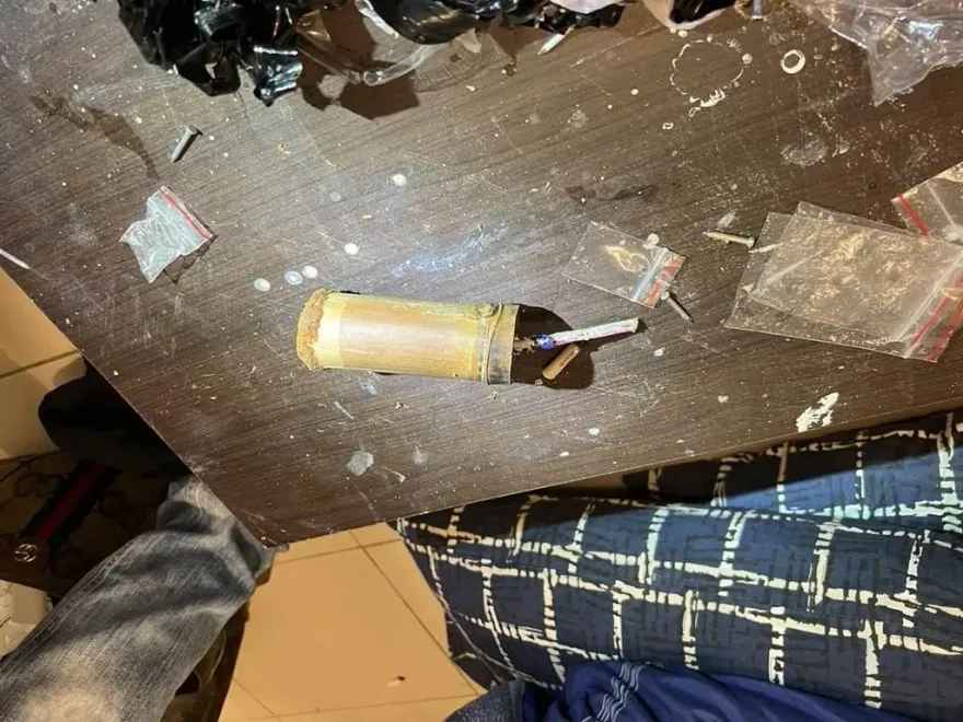 桃園「七條通」男驚見埋伏！竟取爆裂物對峙　警防爆盾出動勸降化解危機